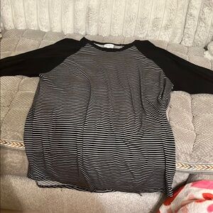 LuLaRoe Gray Raglan 3/4 Sleeve T-Shirt